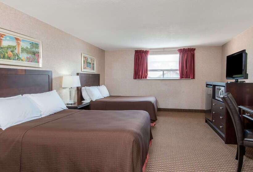 فندق Howard Johnson By Wyndham Gravenhurst