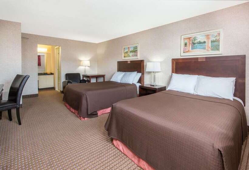 فندق Howard Johnson By Wyndham Gravenhurst