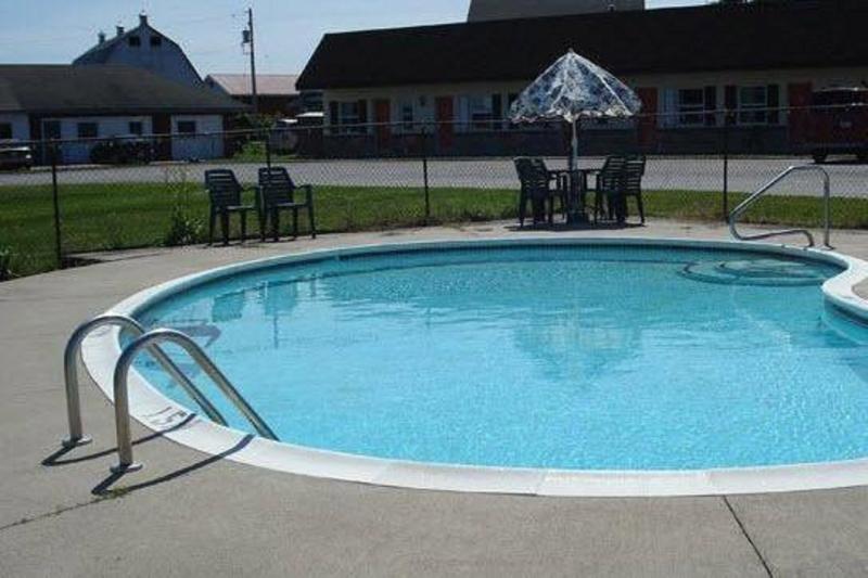 בית מלון כפרי Knights Inn Colonial Fireside Inn