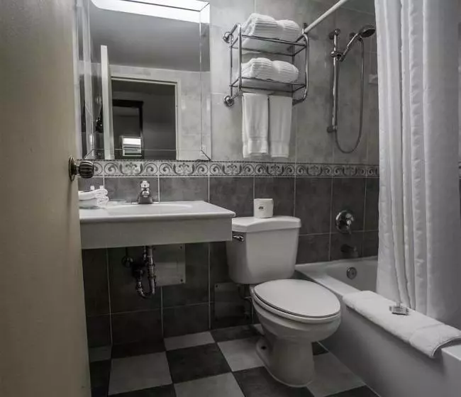 בית מלון כפרי The Inn Of Waterloo