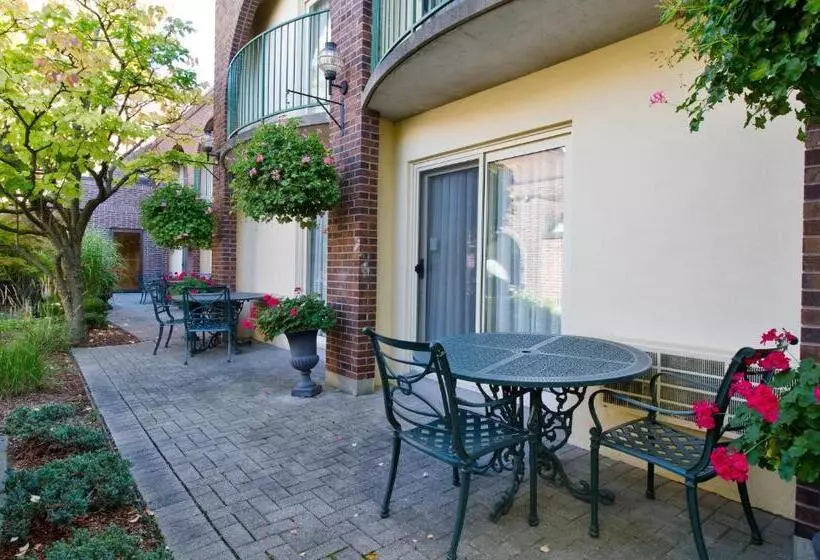 בית מלון כפרי The Inn Of Waterloo