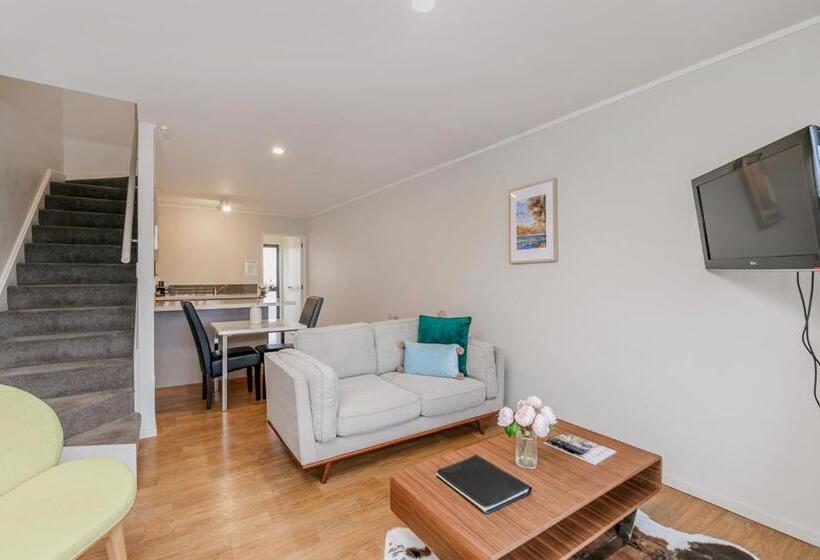 Le Chalet Suisse Motel Taupo