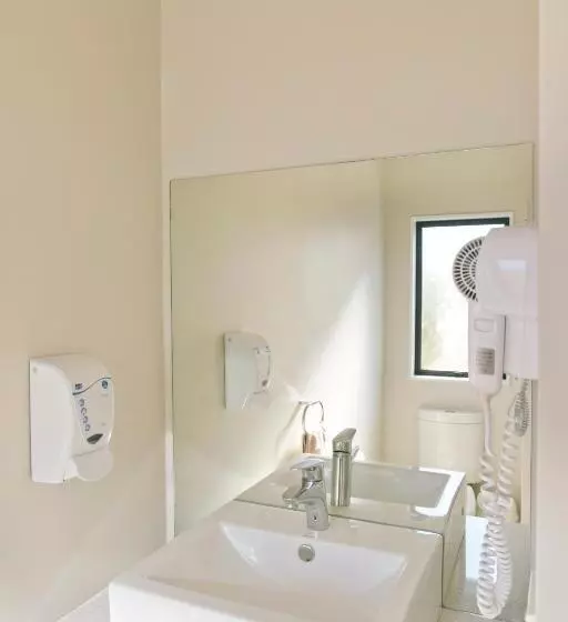 Le Chalet Suisse Motel Taupo