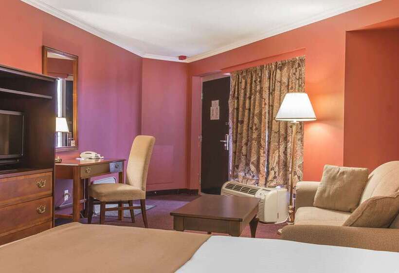 מוטל Rodeway Inn King William