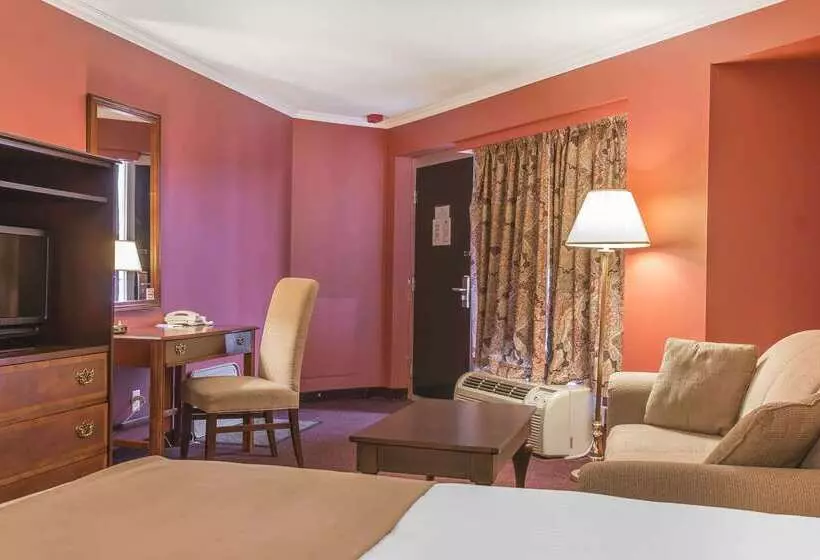 汽车旅馆  Rodeway Inn King William