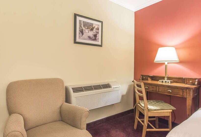 מוטל Rodeway Inn King William