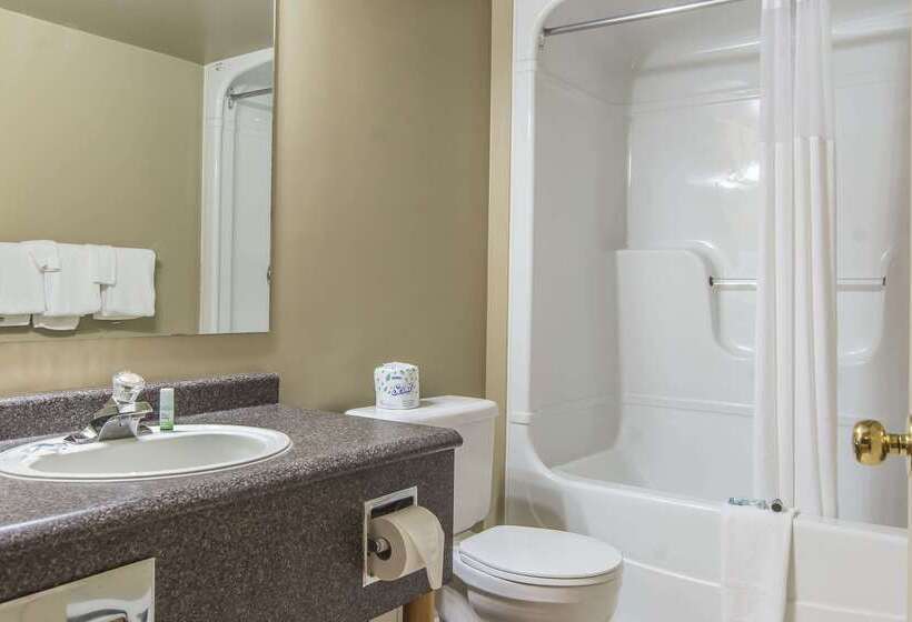 מוטל Rodeway Inn King William