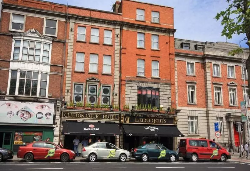 בית מלון כפרי Clifton Court