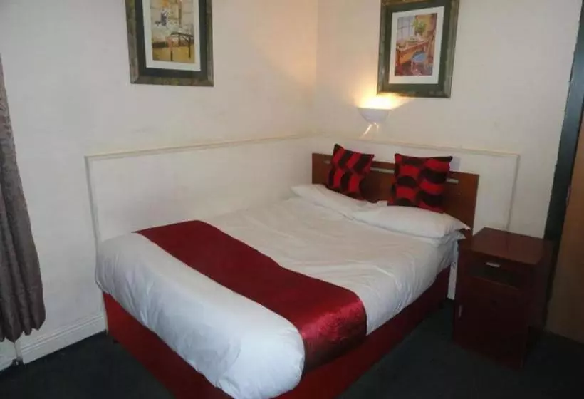 בית מלון כפרי Clifton Court