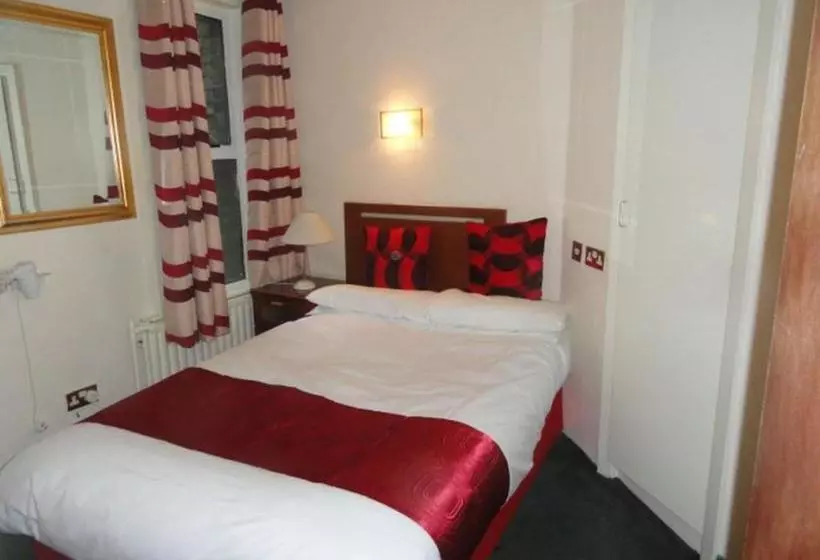 בית מלון כפרי Clifton Court