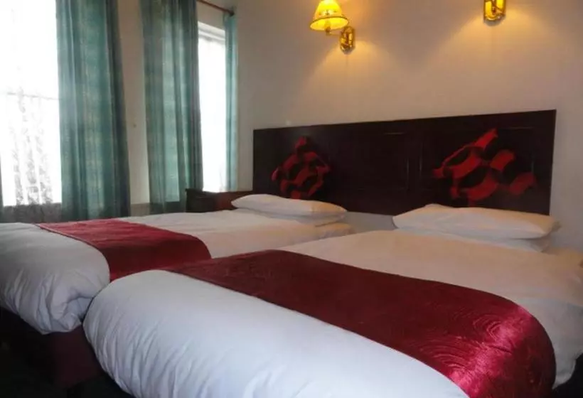 בית מלון כפרי Clifton Court