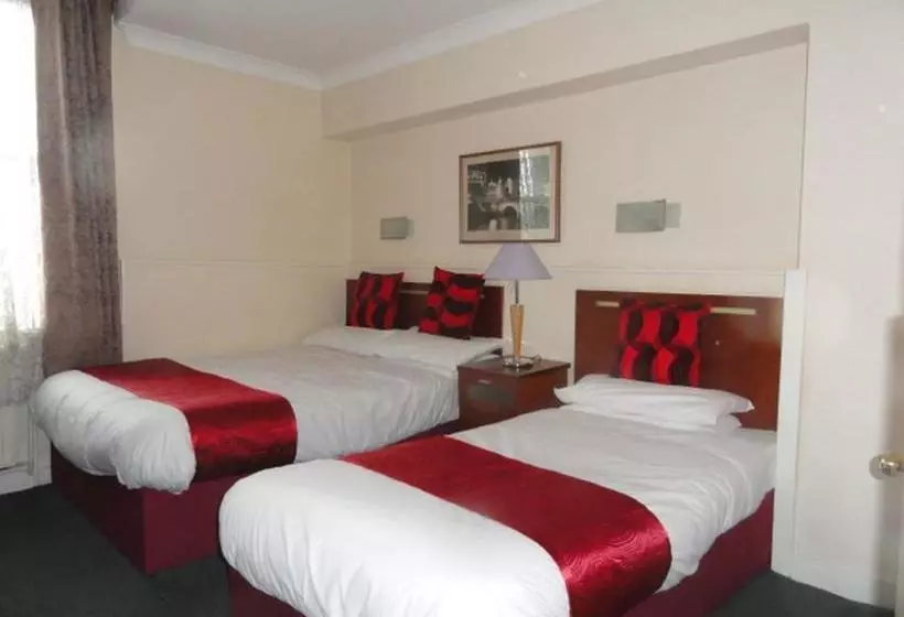 בית מלון כפרי Clifton Court