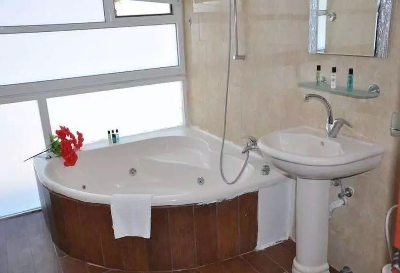 Hotelli Suites Bat Yam