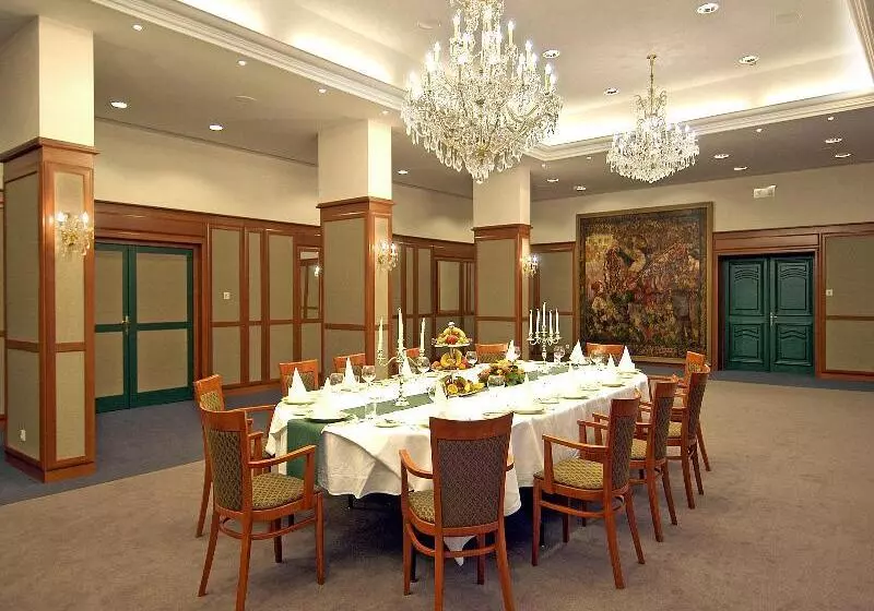 渡假胜地  Ensana Thermal Heviz