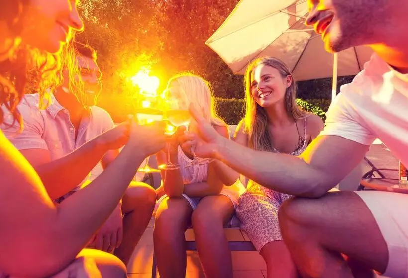 Отель Campanile Avallon