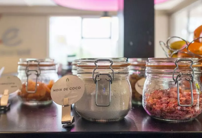 Отель Campanile Avallon