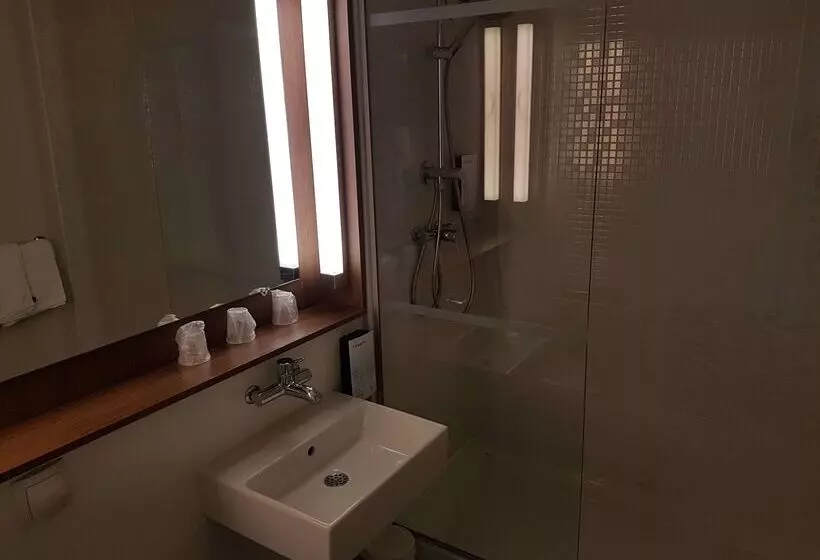 فندق Campanile Clermont Ferrand Sud Issoire