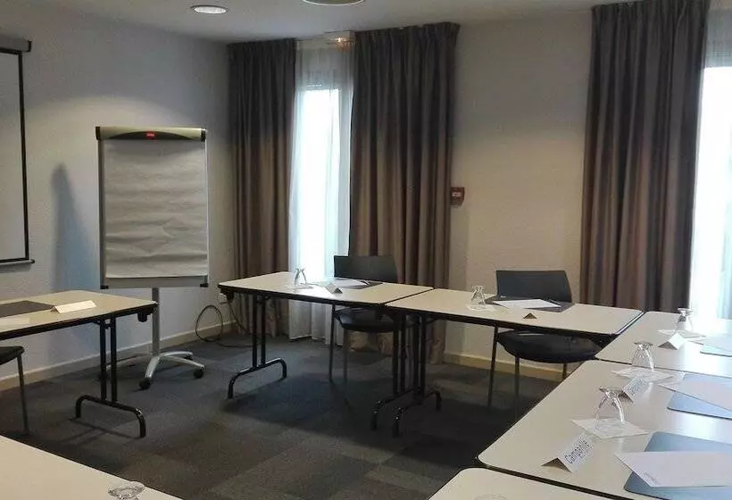 فندق Campanile Clermont Ferrand Sud Issoire