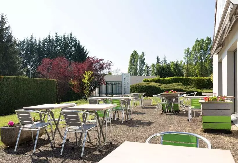 Отель Campanile Dole