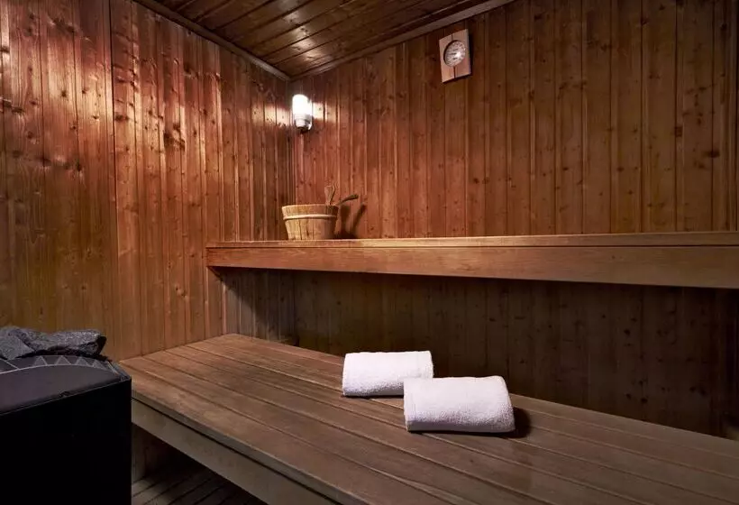 Отель Campanile Le Bourget – Airport