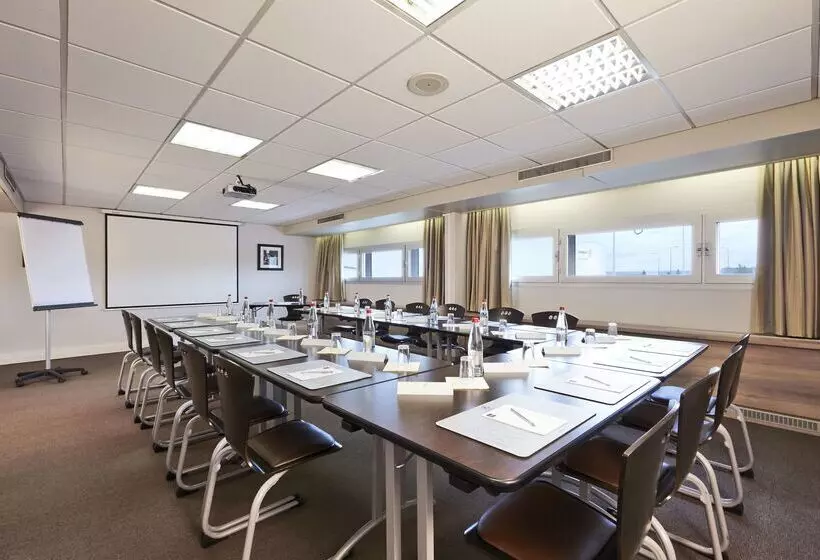 Отель Campanile Le Bourget – Airport