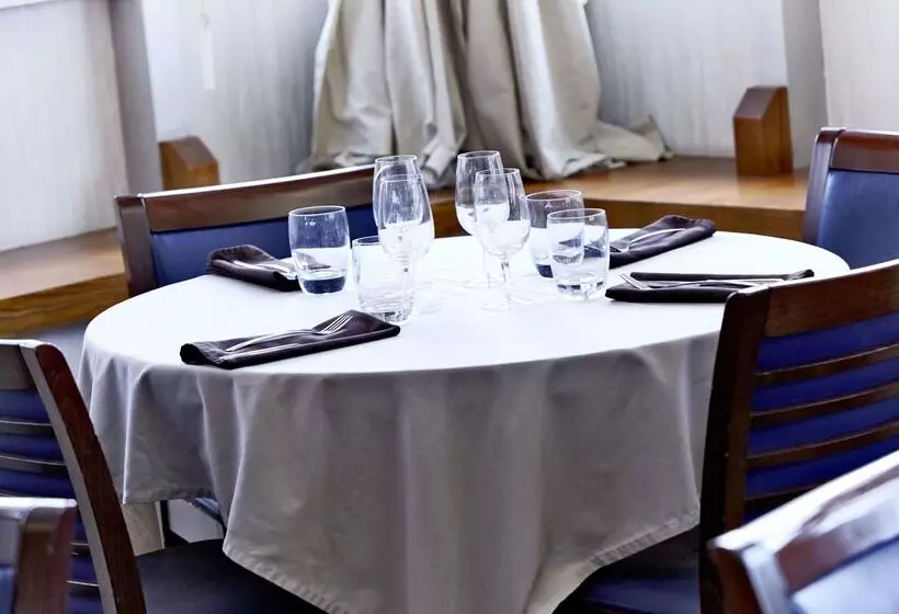 Отель Campanile Le Bourget – Airport