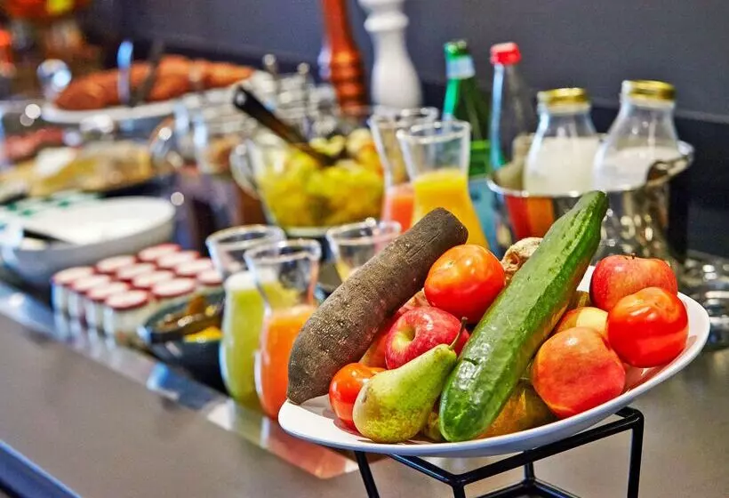 Отель Campanile Le Bourget – Airport