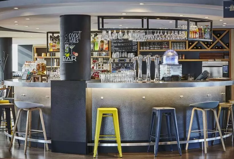 Отель Campanile Le Bourget – Airport