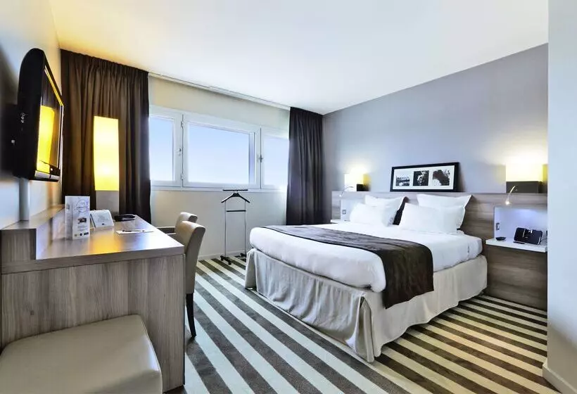 Отель Campanile Le Bourget – Airport