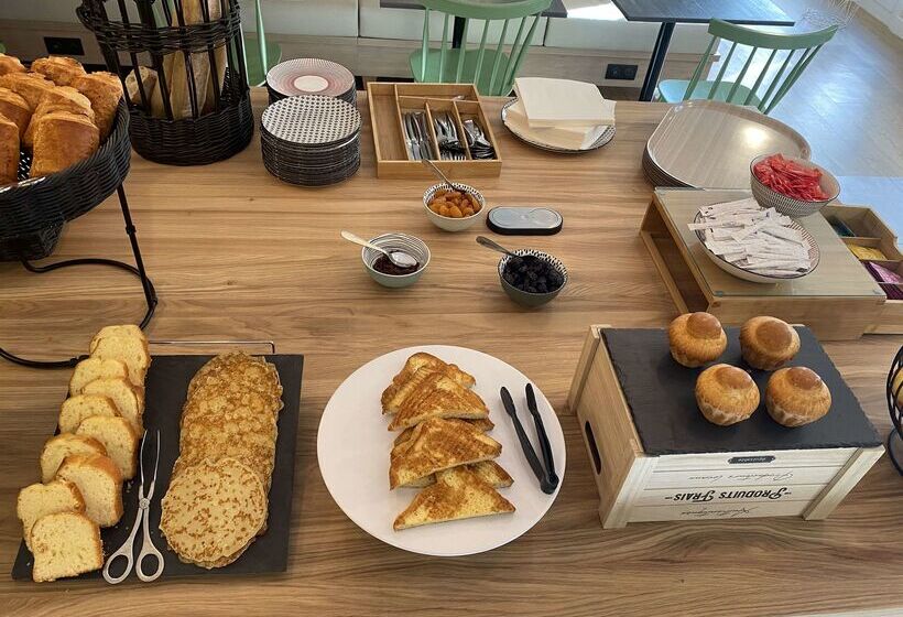 Отель Campanile Nantes ~ Rezé Aéroport