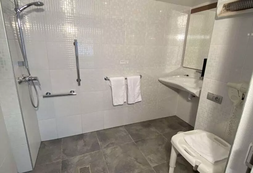 هتل Campanile Nantes ~ Rezé Aéroport