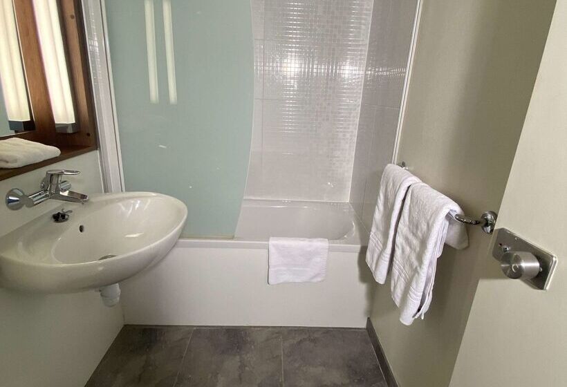 Отель Campanile Nantes ~ Rezé Aéroport