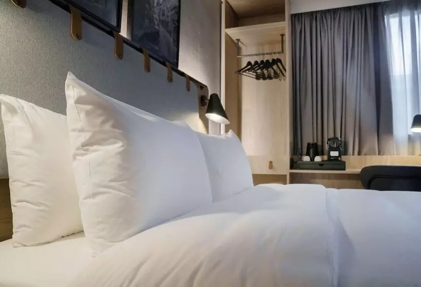 ホテル Campanile Paris Ouest  Gennevilliers Port