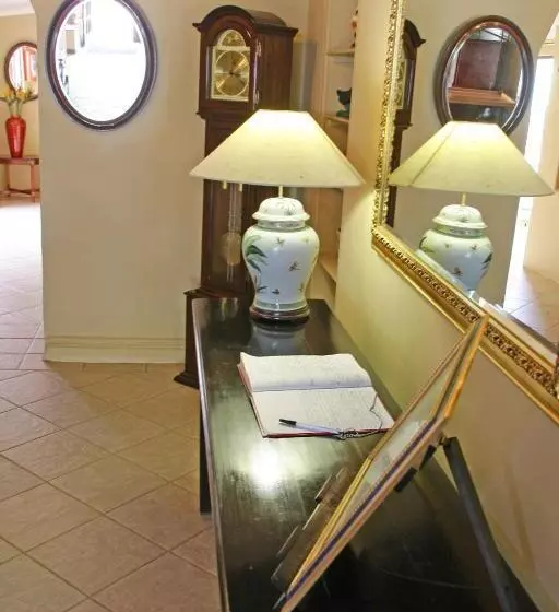 Отель Eight Bells Mountain Inn