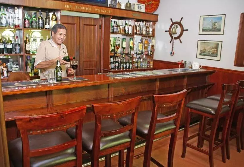 Отель Eight Bells Mountain Inn