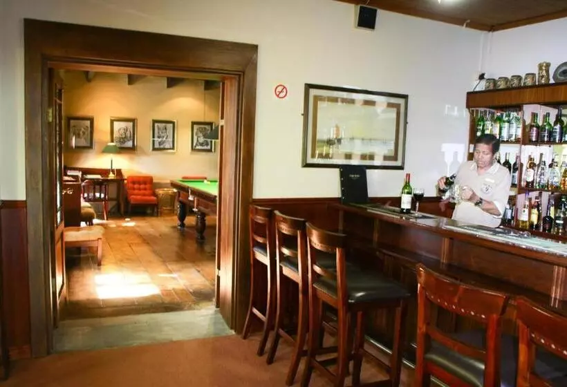 Отель Eight Bells Mountain Inn