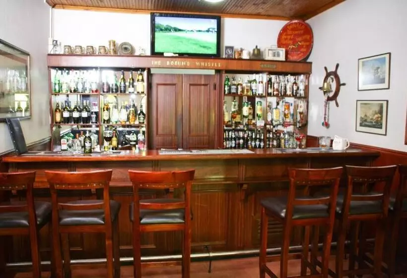 Отель Eight Bells Mountain Inn