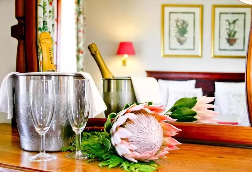 Отель Eight Bells Mountain Inn