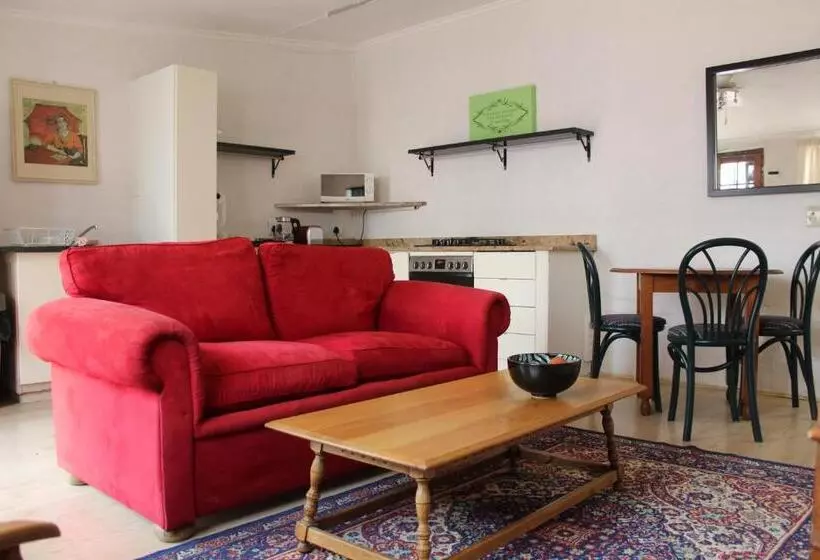 호텔 Fernando S Guest House