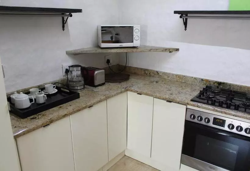 호텔 Fernando S Guest House