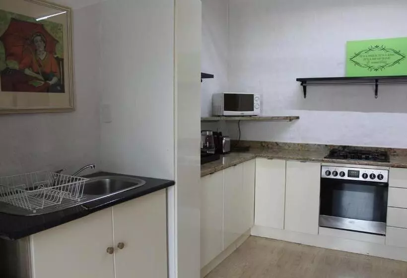 호텔 Fernando S Guest House