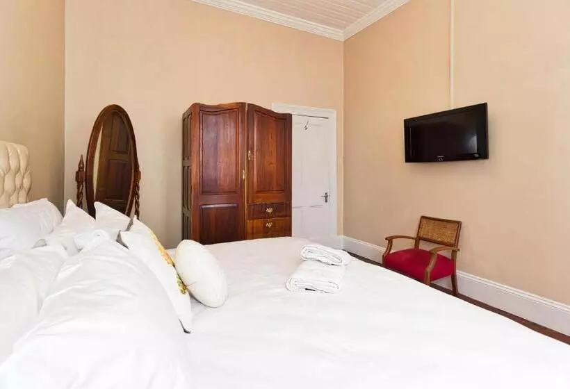 호텔 Fernando S Guest House