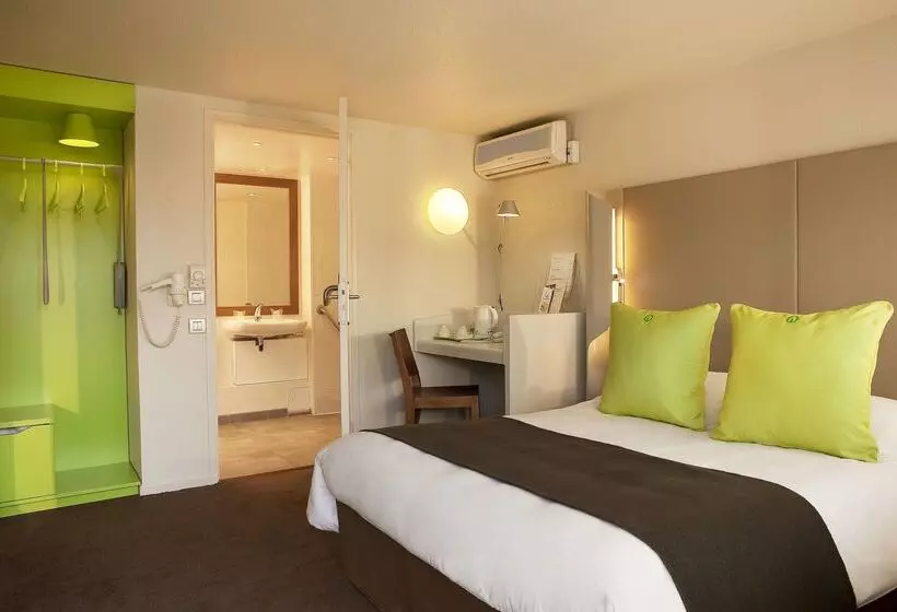 ホテル Kyriad Brie Comte Robert