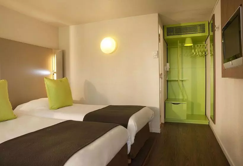 ホテル Kyriad Brie Comte Robert