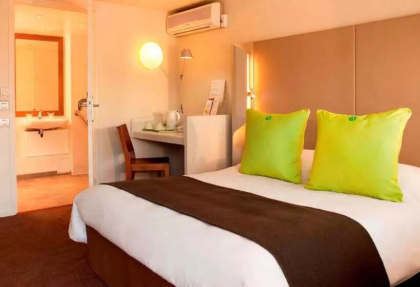 ホテル Kyriad Brie Comte Robert