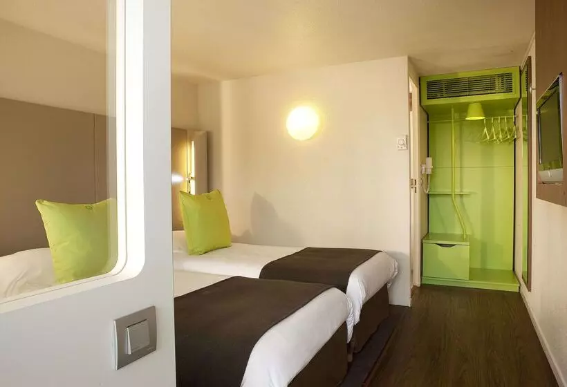 ホテル Kyriad Brie Comte Robert