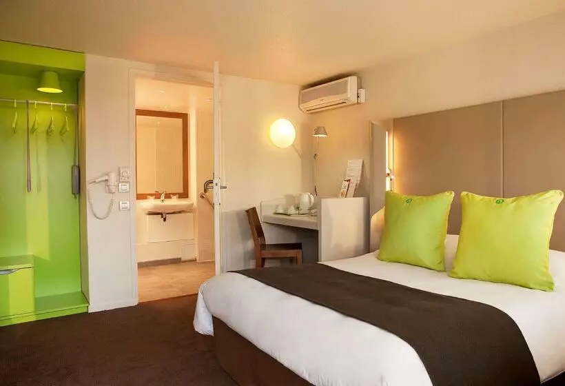 ホテル Kyriad Brie Comte Robert