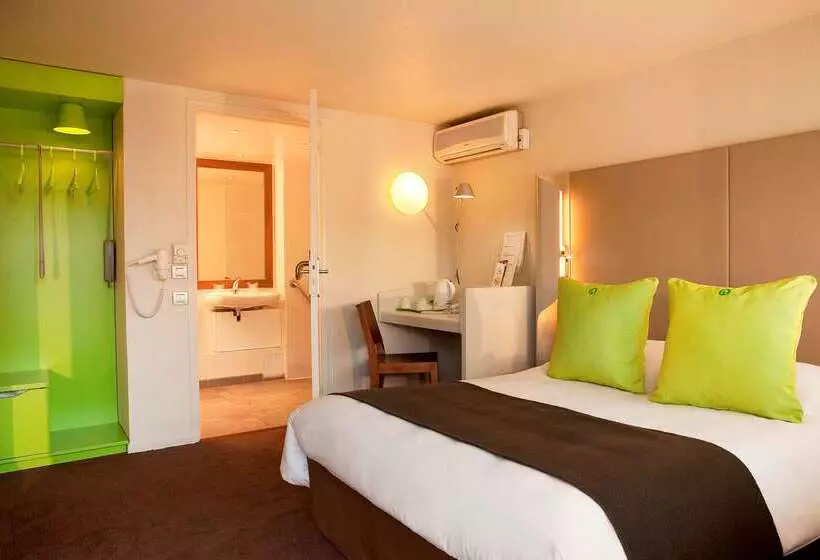 ホテル Kyriad Brie Comte Robert