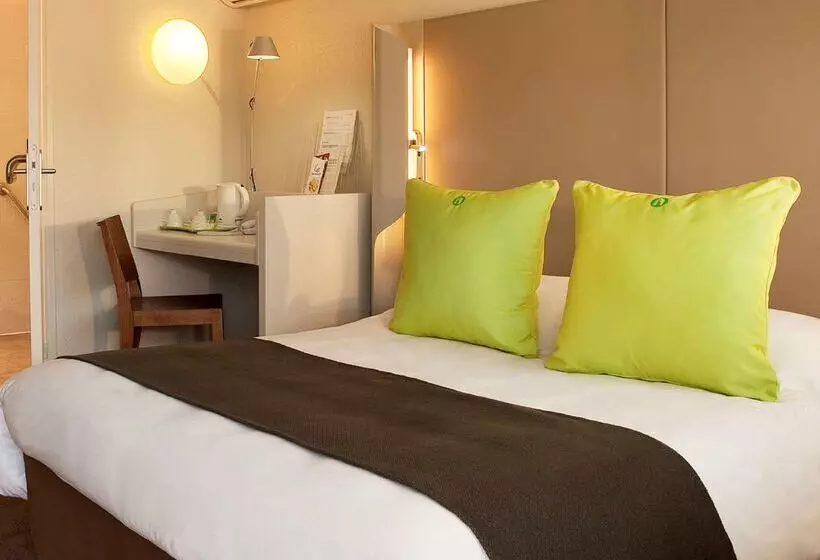 ホテル Kyriad Brie Comte Robert