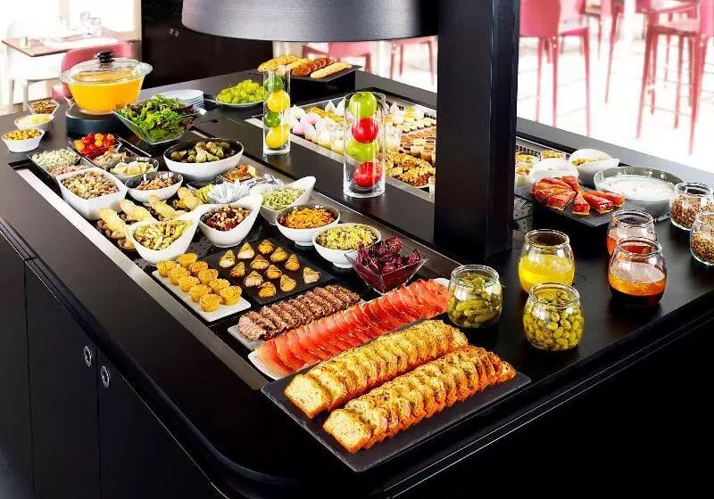 ホテル Kyriad Brie Comte Robert